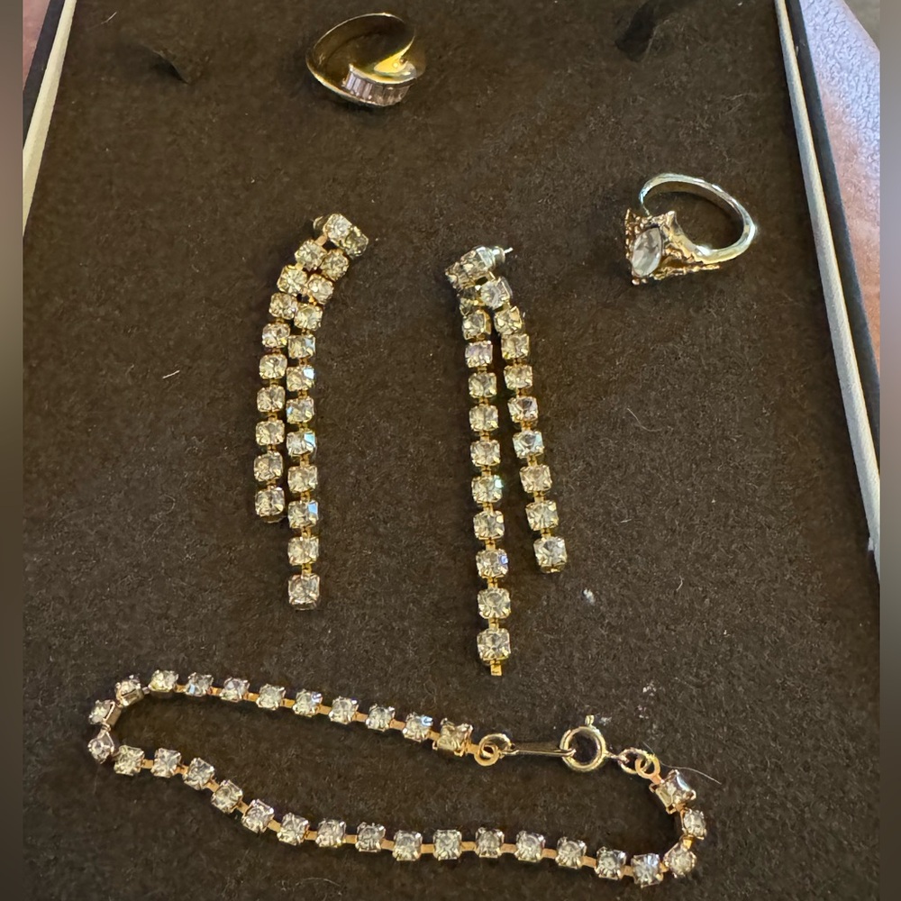 Rhinestone earrings bracelet, 2 rings! Vintage great shape!